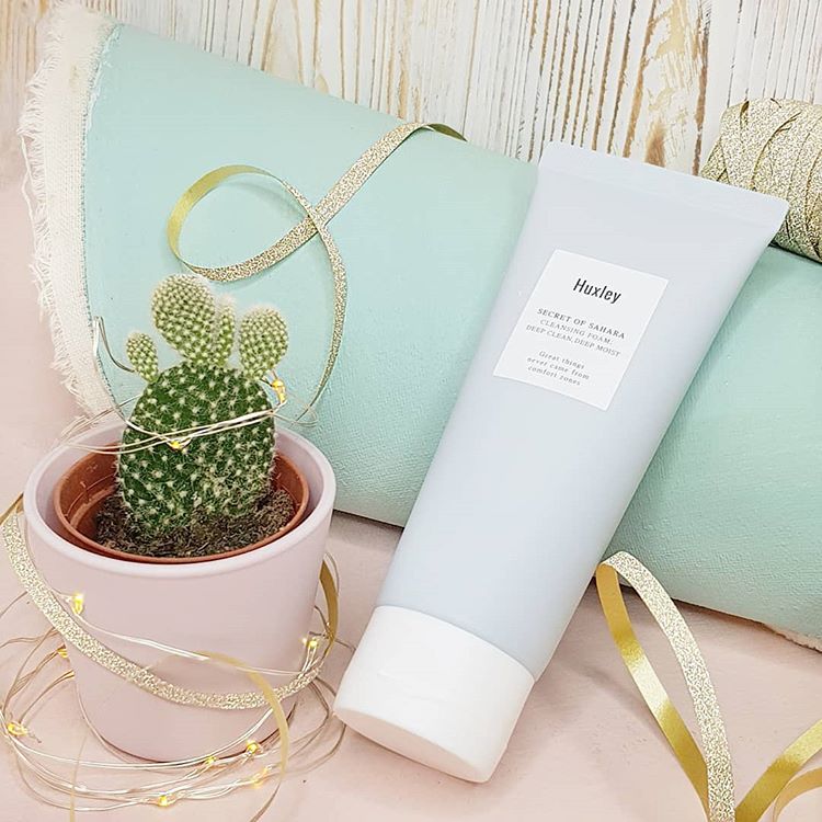 Sữa rửa mặt Huxley Cleansing Foam chăm sóc da toàn diện, bảo vệ da khỏi các bụi bẩn bên ngoài